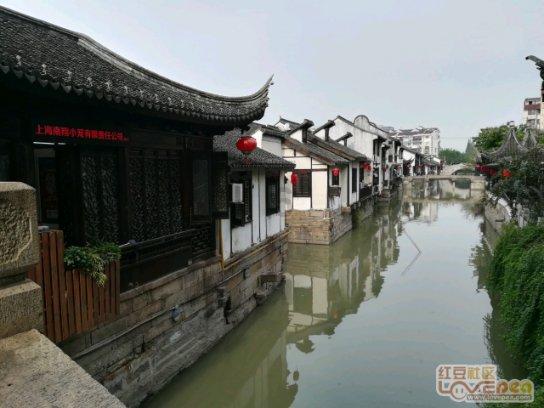 坚决整治占堵消防通道封闭安全出口，违法违规作业等突出风险隐患